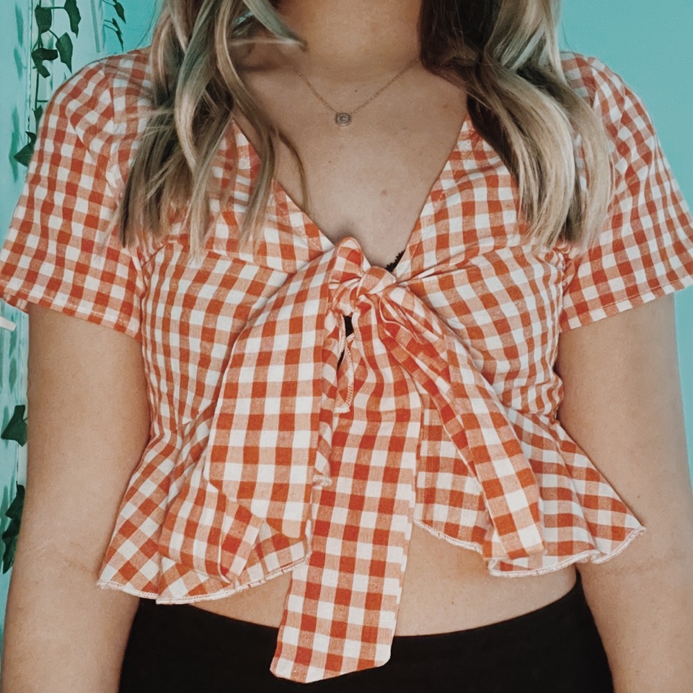 checkered tie front top